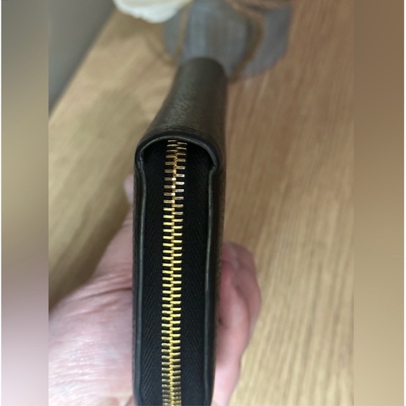 PRADA full size Zippy wallet black saffiano leather - Picture 5 of 10